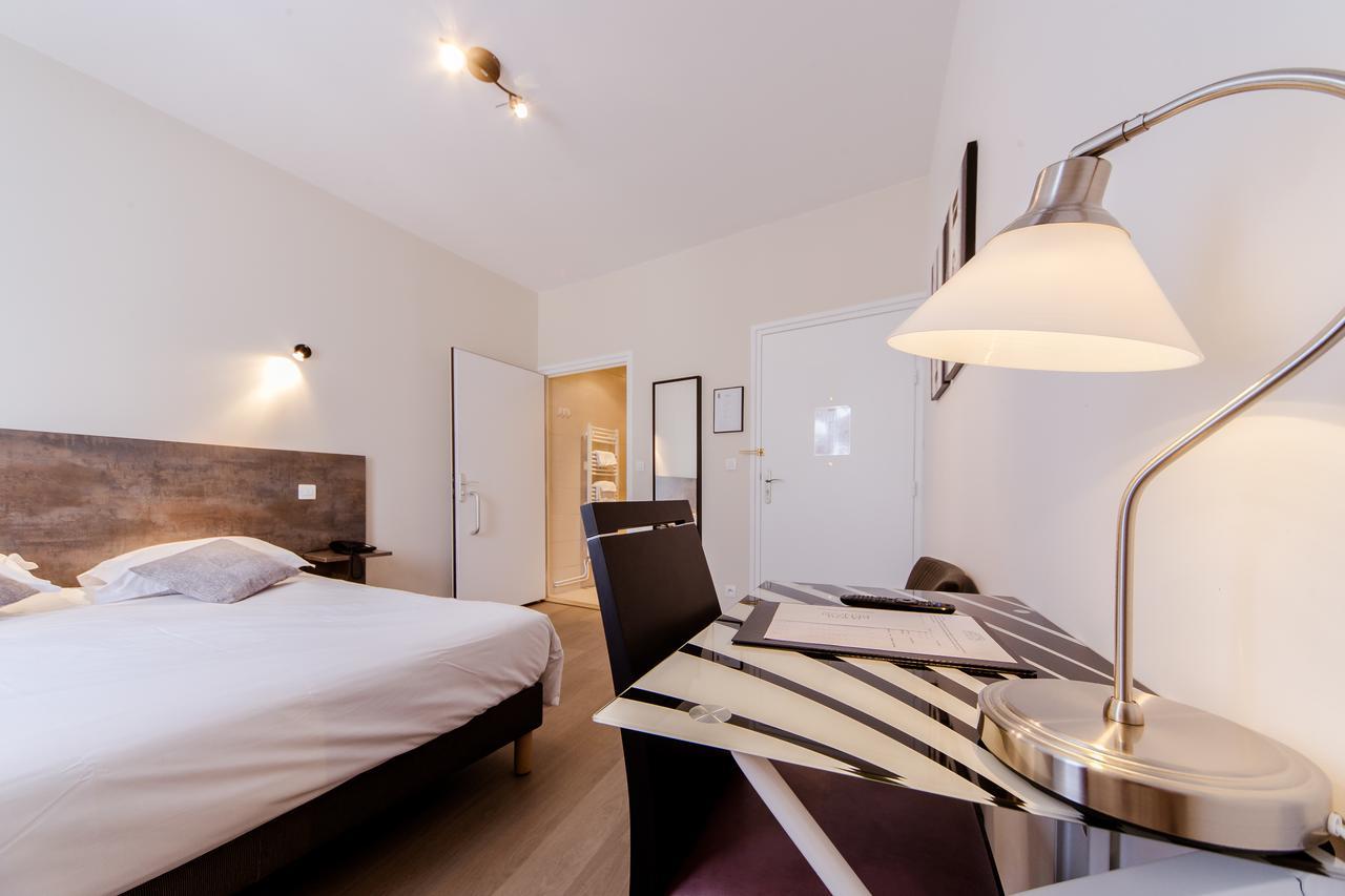 Logis Hotel - Le Petit Bellon Санліс Екстер'єр фото