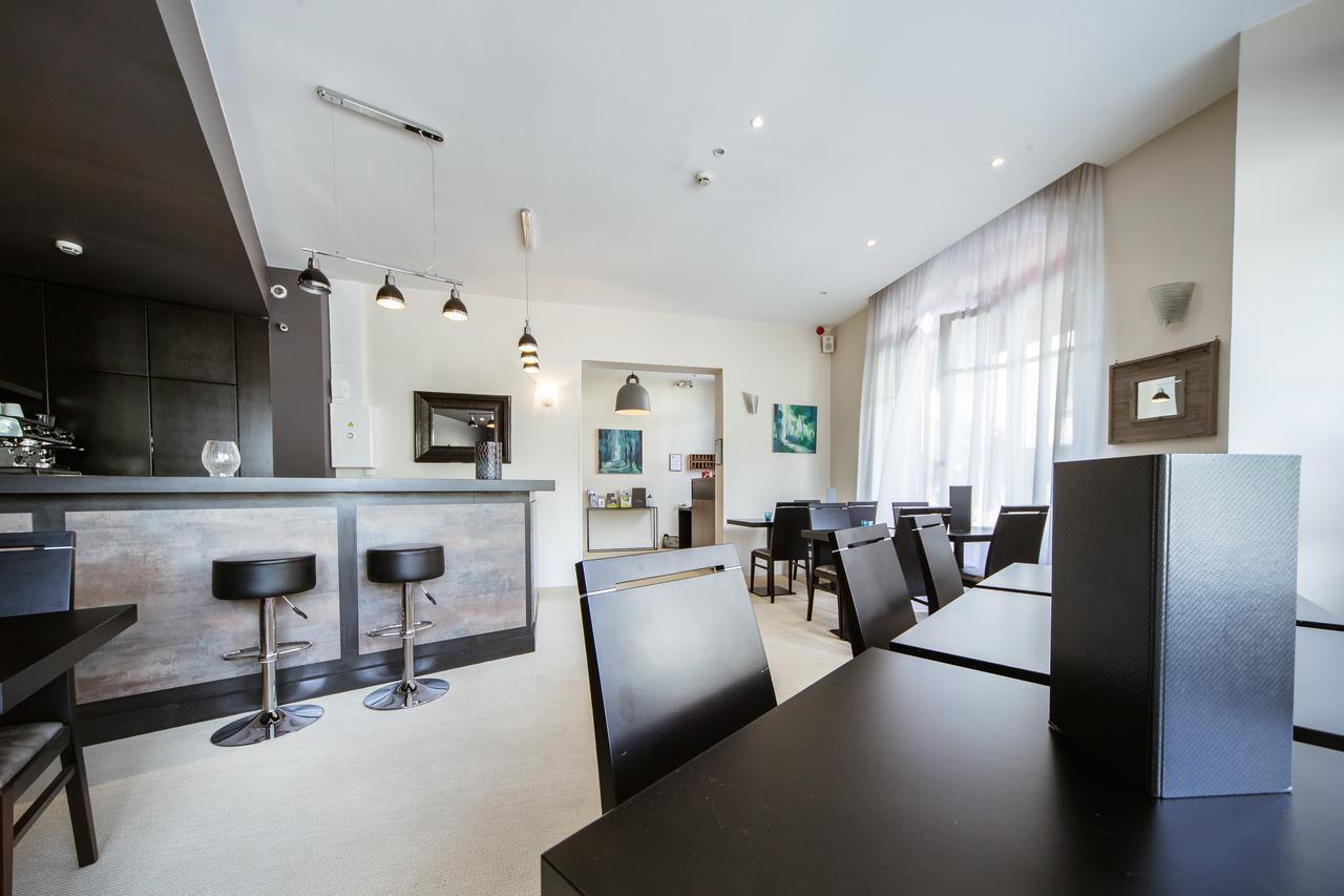 Logis Hotel - Le Petit Bellon Санліс Екстер'єр фото