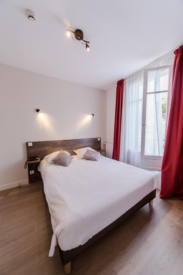 Logis Hotel - Le Petit Bellon Санліс Екстер'єр фото