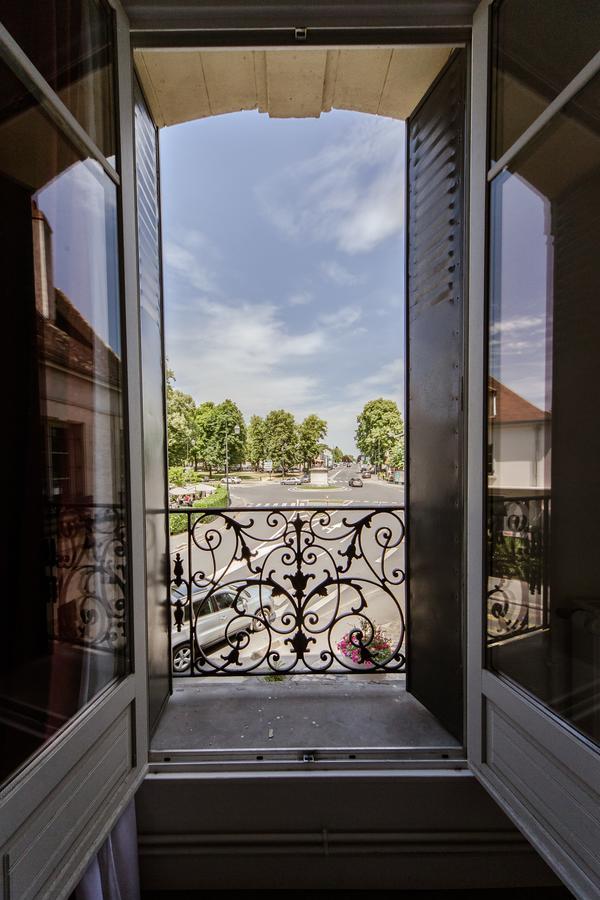 Logis Hotel - Le Petit Bellon Санліс Екстер'єр фото